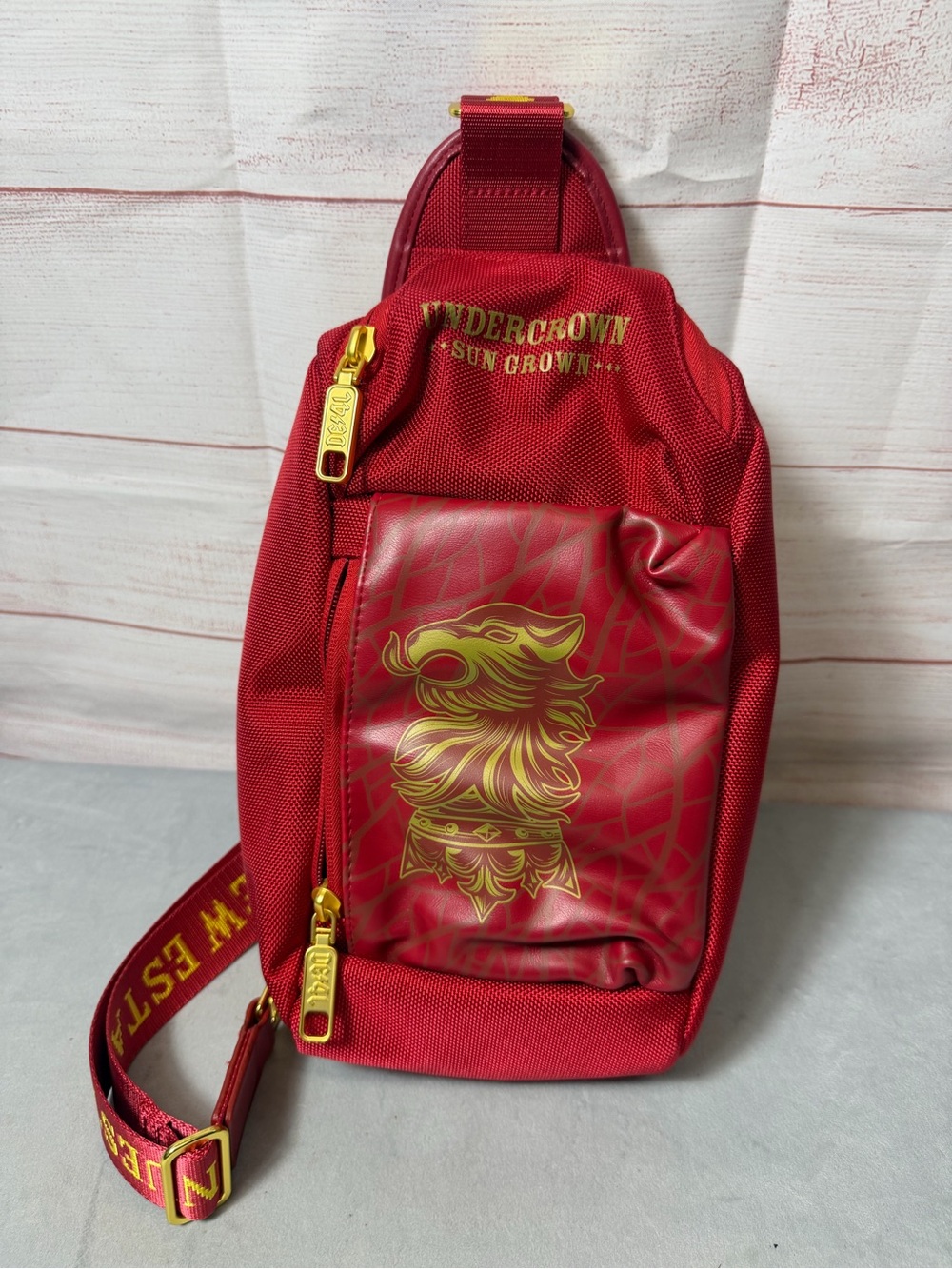 DREW ESTATE NUESTROS PUROS CROSSBODY SHOULDER CIGAR BAG RED/GOLD MULTIPOCKET
